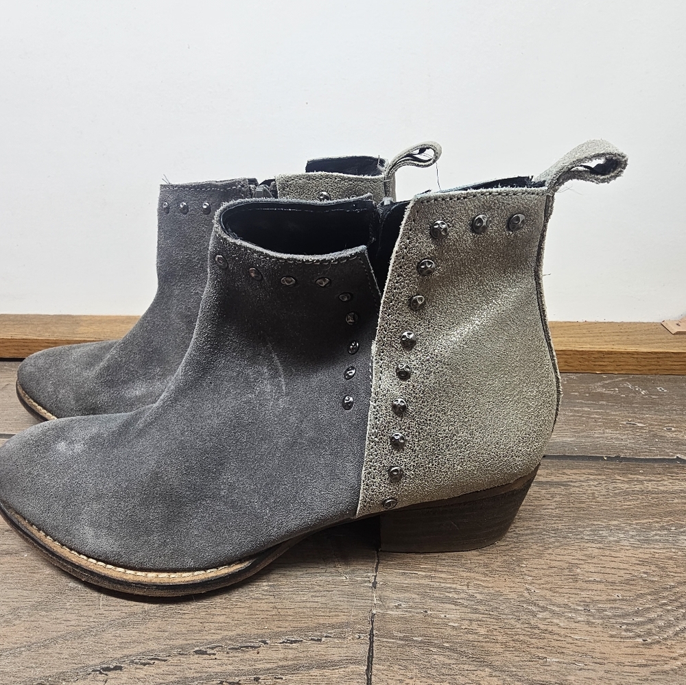 Diba True Boots 8 M Short Booties Western Bootie Grey